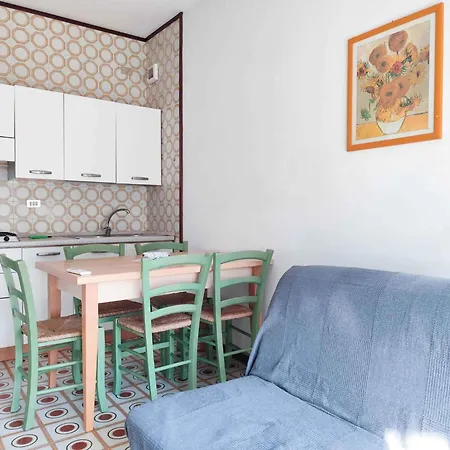 In 24800 Apartament